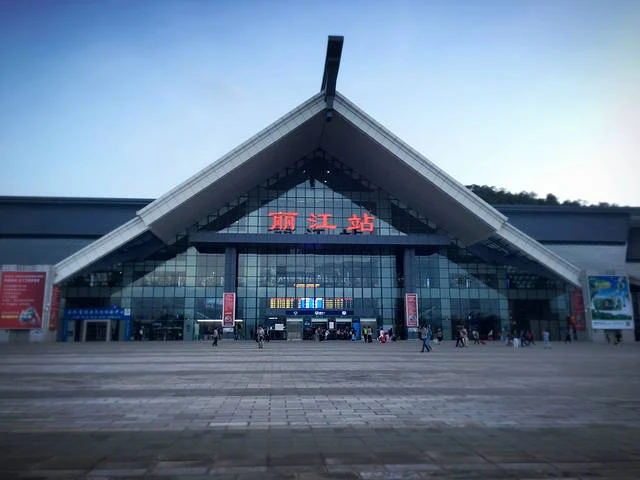 佛山到麗江空運(yùn)物流公司-佛山至麗江物流貨運(yùn)專線海陸空運(yùn)輸一體化服務(wù)